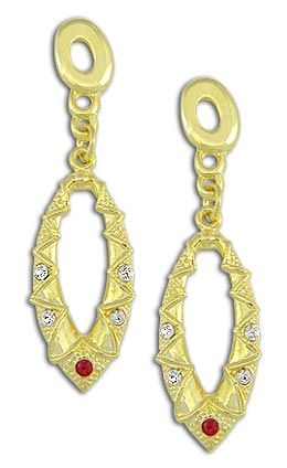 Brinco folheado a ouro c/ desenhos em alto relevo e pedras d