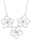 Gargantilha folheada a prata com flores e strass